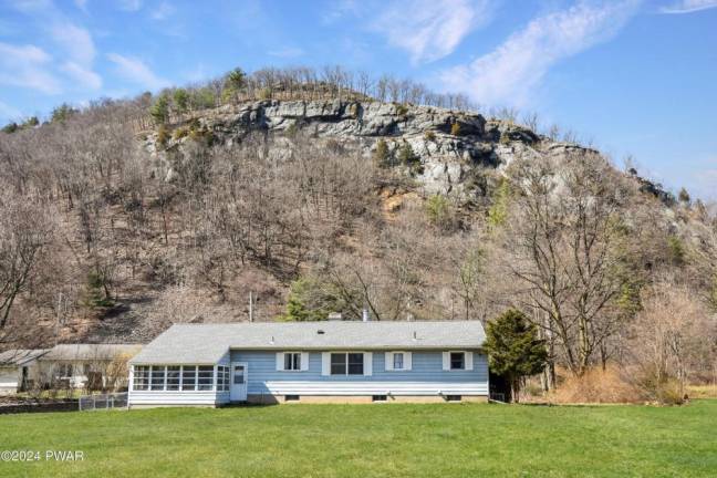 Three-bedroom ranch offers mountain views on a quiet street