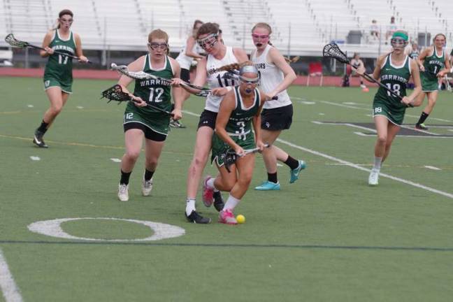 Minisink Valley trumps Delaware Valley girls Scrambling for control.