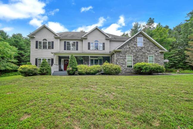 Modern, elegant four-bedroom home with privacy and a pool Exterior