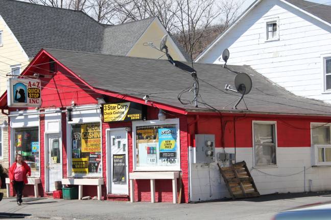 Smoke shops do not bring prosperity A tobacco store on Pennsylvania Avenue in Matamoras (Photo by Pamela Chergotis)