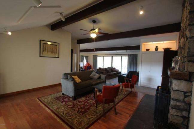 Country getaway with access to private lake Country getaway with access to private lake