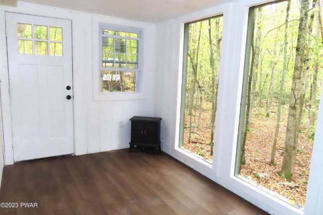 Updated bi-level boasts lake access and privacy Updated bi-level boasts lake access and privacy