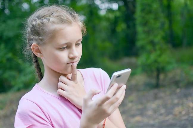Pennsylvania expands virus app to school-age phone users