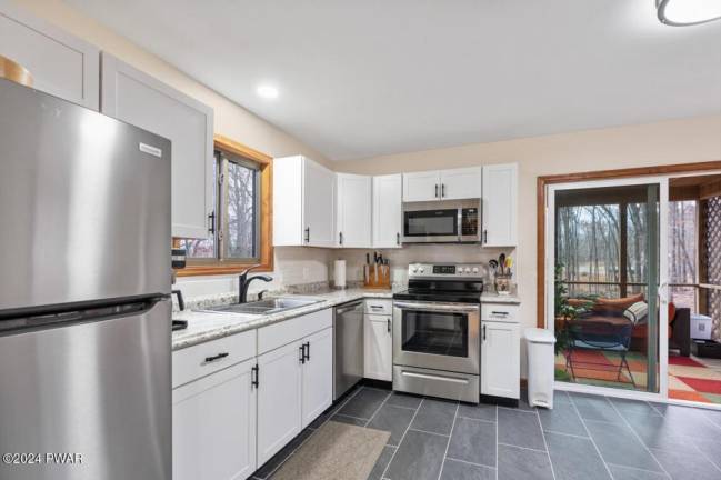 Chalet offers views, lake access and quiet Chalet offers views, lake access and quiet