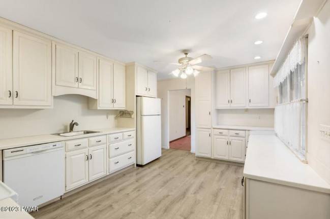 A Cape Cod style with an idyllic setting and unique features A Cape Cod style with an idyllic setting and unique features