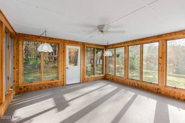 A Cape Cod style with an idyllic setting and unique features A Cape Cod style with an idyllic setting and unique features