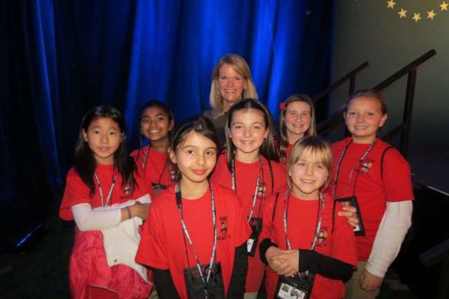 Hope for a better world Grace Lee, Nuria Bary, Stella Weir, Isabella Anderson, Trinity Long, Helaina Stefaniak, Jules Meeler with world reporter Martha Raddatz after the ceremony.