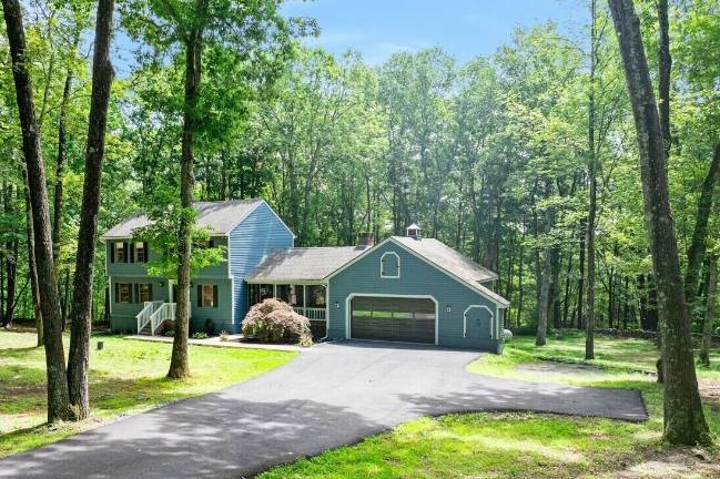3-bedroom home offers land, privacy and plenty of room 3-bedroom home offers land, privacy and plenty of room