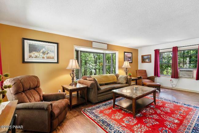 3-bedroom home offers land, privacy and plenty of room 3-bedroom home offers land, privacy and plenty of room