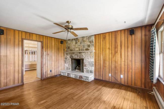 A Cape Cod style with an idyllic setting and unique features A Cape Cod style with an idyllic setting and unique features