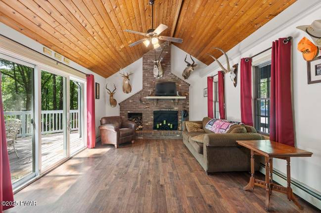 3-bedroom home offers land, privacy and plenty of room 3-bedroom home offers land, privacy and plenty of room