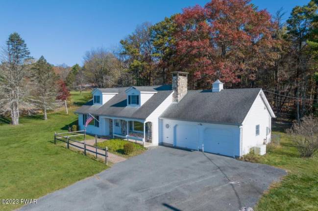 A Cape Cod style with an idyllic setting and unique features A Cape Cod style with an idyllic setting and unique features