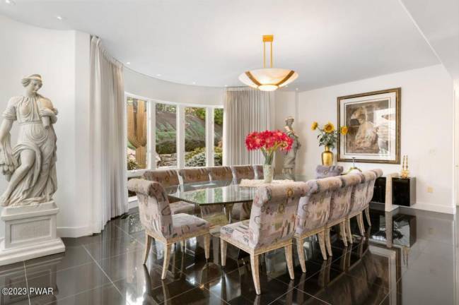 Ultra-modern mountaintop home with privacy, style and comfort Ultra-modern mountaintop home with privacy, style and comfort