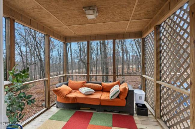 Chalet offers views, lake access and quiet Chalet offers views, lake access and quiet