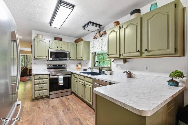 3-bedroom home offers land, privacy and plenty of room 3-bedroom home offers land, privacy and plenty of room
