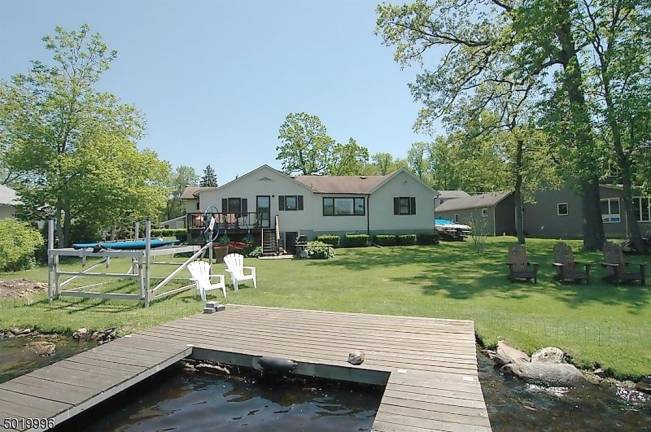 Three-bedroom ranch offers 100 feet of level lakefront Three-bedroom ranch offers 100 feet of level lakefront