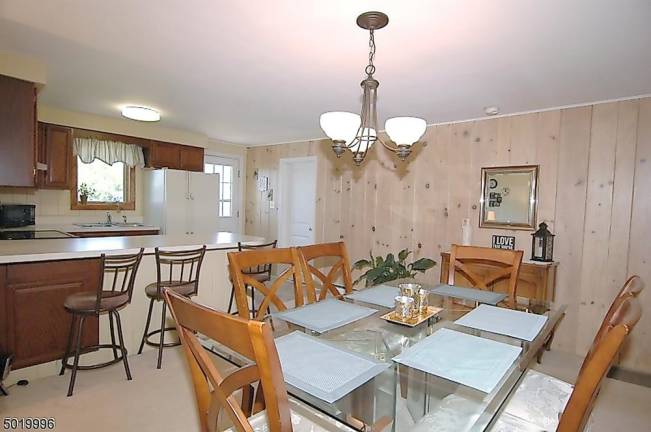 Three-bedroom ranch offers 100 feet of level lakefront Three-bedroom ranch offers 100 feet of level lakefront