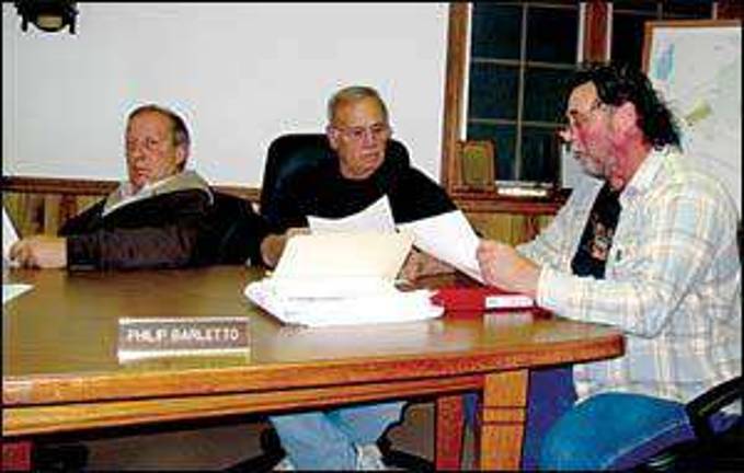 Supervisors grill contractor's engineer Supervisors grill contractor's engineer