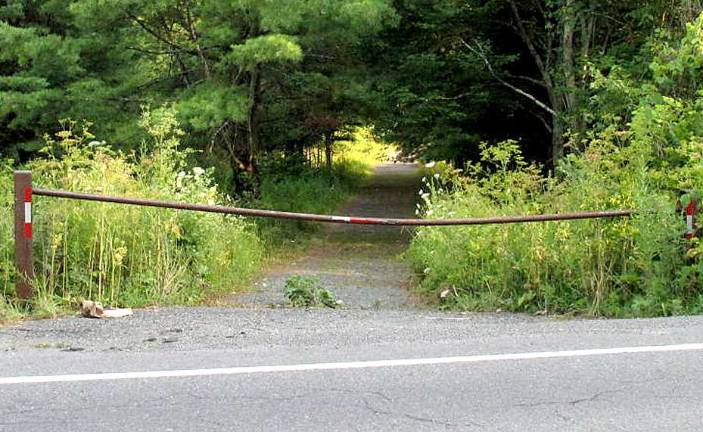 Officials focus on Hackers Falls Photo by Jerry Goldberg The controversial NPS gate at the closed access road leading to Hackers Falls
