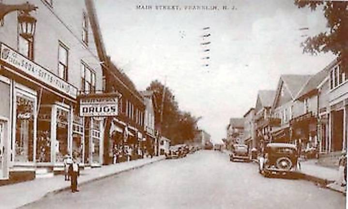 Eddie Mindlin (now 94) with his mother on Main Street around 85 years ago