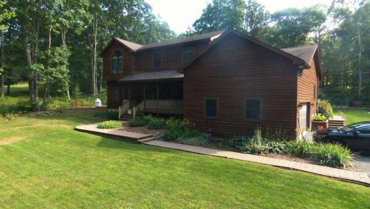 Four-bedroom farmhouse on quiet country road Four-bedroom farmhouse on quiet country road