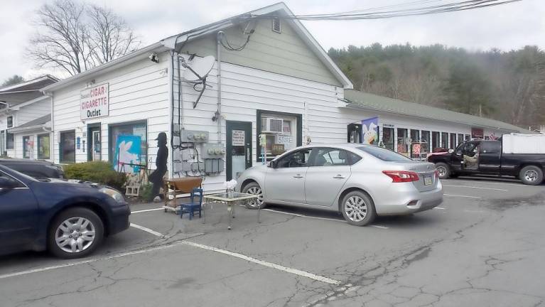 This N That Consignment Shop (Photo by Frances Ruth Harris)