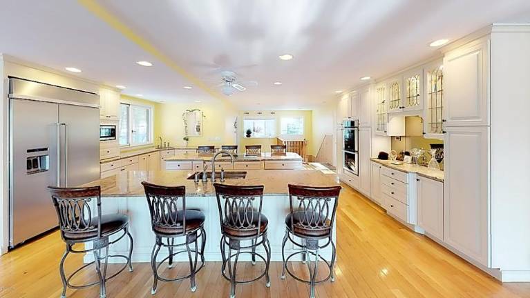Custom three-bedroom contemporary lakefront with private dock Kitchen