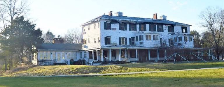 The historic Cliff Park Inn, restaurant and nine-hole golf course is available for lease in as-is condition. The three-story, twelve-guestroom hotel consists of 14,244 square feet of living, dining and administrative space. National Park Service photo.