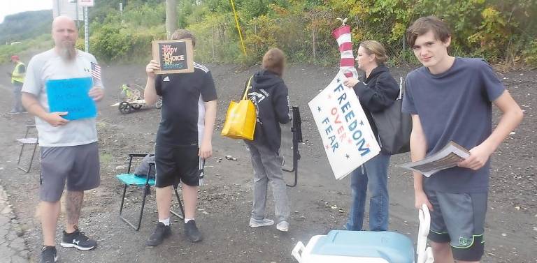 Anti-mask protestor in the afternoon before the meeting, on the highway across from Delaware Valley High School (Photo by Frances Ruth Harris)