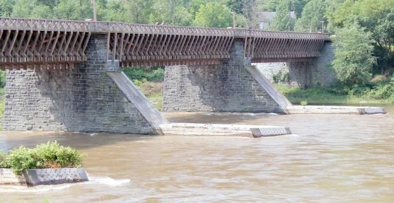 The Roebling Bridge connecting Minisink Ford, N.Y., and Lackawaxen, Pa. (Photo by Pamela Chergotis)