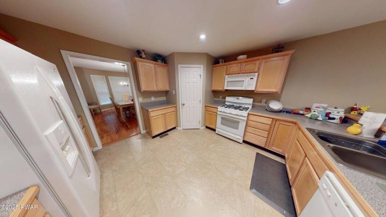 Enjoy privacy, lakes and nature trails Enjoy privacy, lakes and nature trails