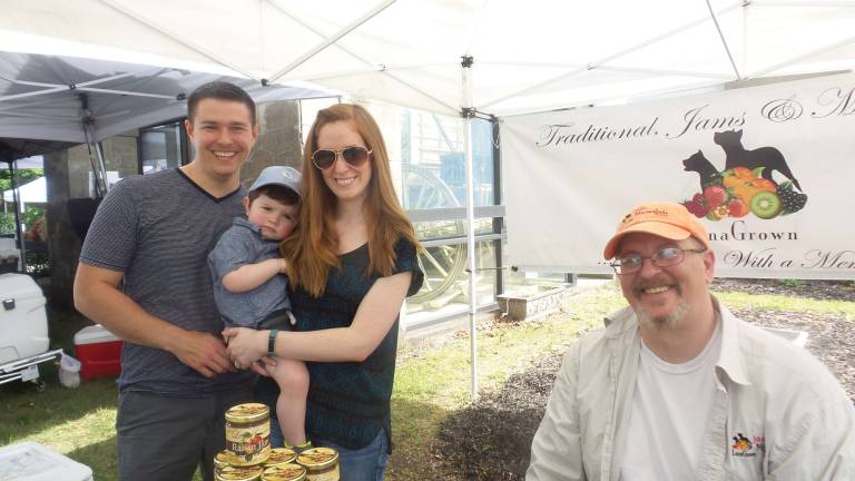 Milford gets fresh Andrew and Brittany Latini with their son Owen are soon to sample gourmet jam from Luna Farms’ Chris Wilson. (Photo by Frances Ruth Harris)
