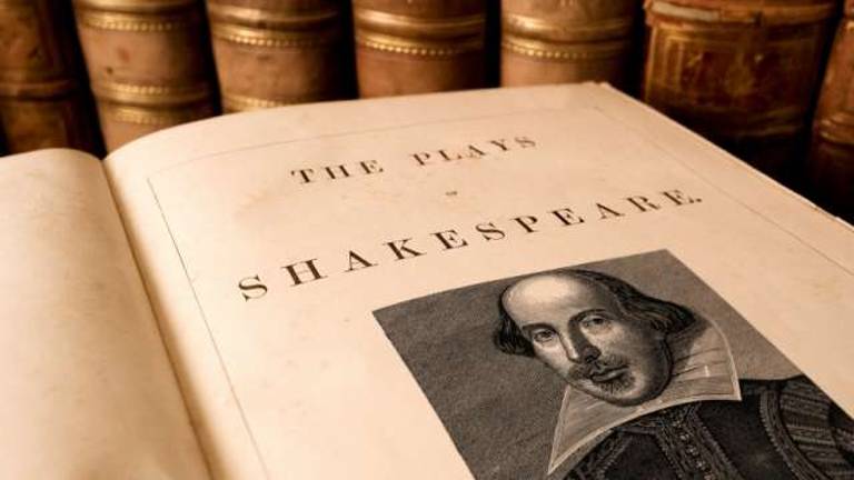 Report finds few colleges have a Shakespeare requirement Report finds few colleges have a Shakespeare requirement