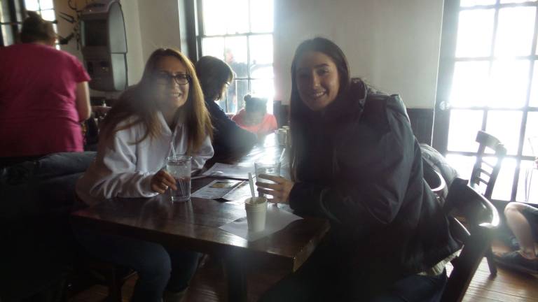 Cooks and tasters agree: Everybody wins Jolie DeFeis, who organizes and runs the summer market at the Columns Museum, with her daughter, Jade Rubenstein. Jade is a mac n cheese fanatic. They’ve been to every tasting since they started. (Photo by Frances Ruth Harris)