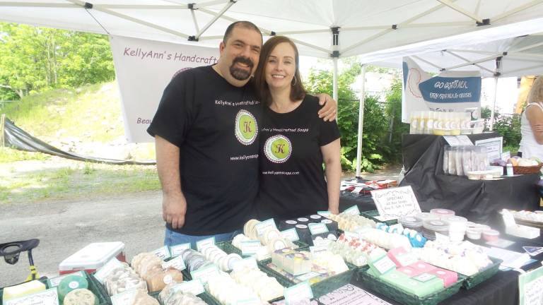 Milford gets fresh Apple Ridge Farms’ George and Wendy Ahlers (Photo by Frances Ruth Harris)