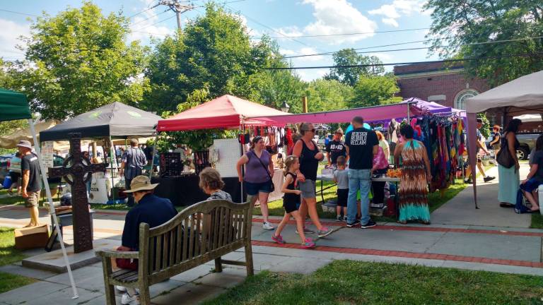 Musicfest keeps the beat to dancing in the street Musicfest keeps the beat to dancing in the street