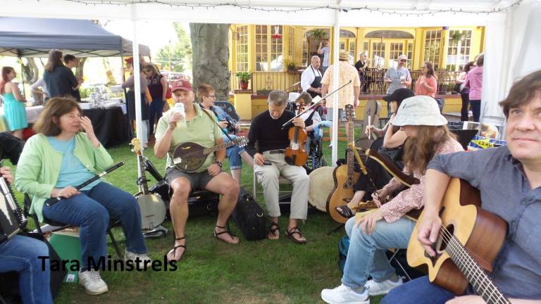 Food, music, and purring alpacas The Tara Minstrels
