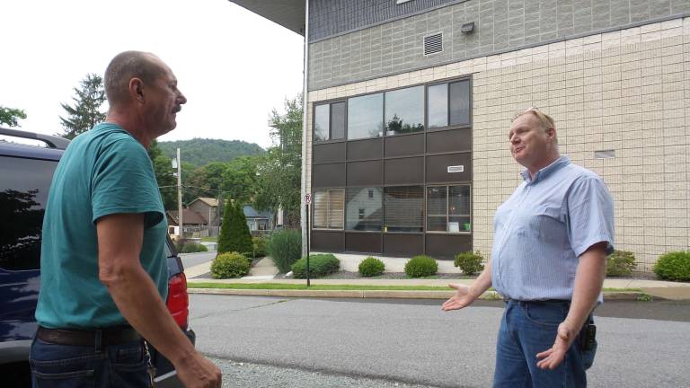Belle Reve septic system spills again Richard Passarge of Guether’s Plumbing and Heating confronts a worker at Belle Reve Senior Living Center over the spill (Photo by Frances Ruth Harris)