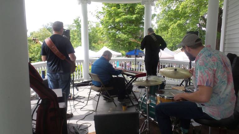 Milford gets fresh The Chris Raabe Band (Photo by Frances Ruth Harris)