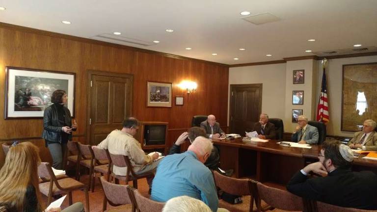 Alicia Bonadonna addresses the Pike Commissioners (Photo by Anya Tikka)