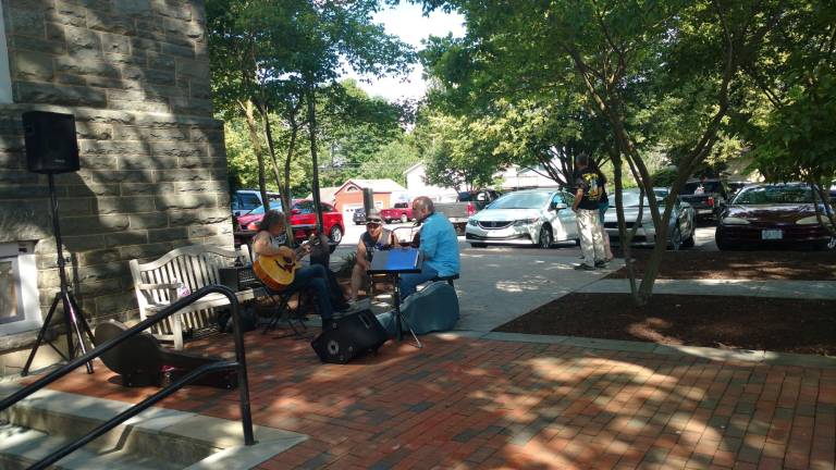 Musicfest keeps the beat to dancing in the street Musicfest keeps the beat to dancing in the street