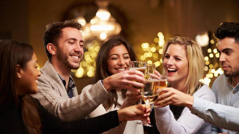 Restaurant liquor licenses ought to go to actual restaurants, not convenience stores Restaurant liquor licenses ought to go to actual restaurants, not convenience stores