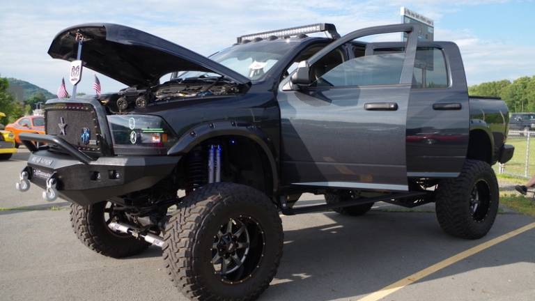 Smokin' hot and tricked out in Port Jervis Smokin' hot and tricked out in Port Jervis