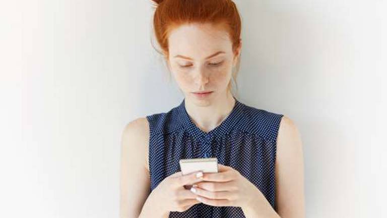 How to know if you are too tied to your cell phone How to know if you are too tied to your cell phone