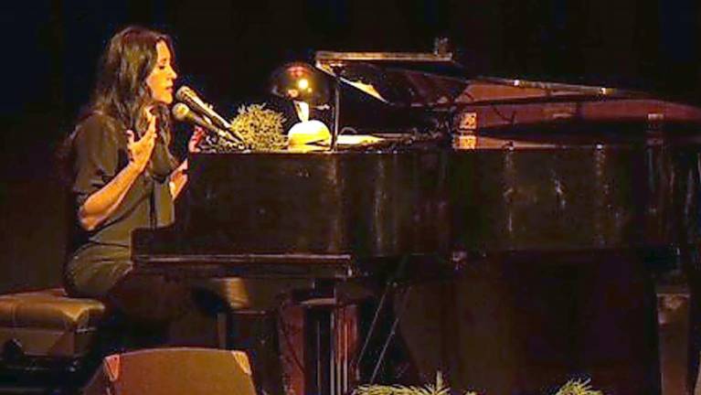 Vanessa Carlton performing at the Milford Theater (Photo credit: Justin Zimmer @zimshousecreative)