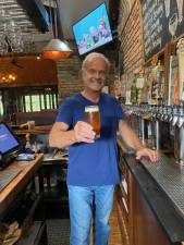 Kelsey Grammer says “Cheers” at Mohawk House. Photo by Laurie Gordon.