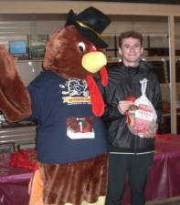 Turkey Trot raises funds, donations for local pantries