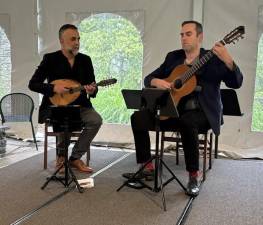 Jacob Reuven on mandolin (left) and Adam Levin on guitar of Duo Mantar.
