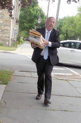 John Curwood's lawyer, Robert Bernathy, on his way to the courthouse (Photo by Frances Ruth Harris)