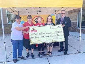 L to R: ShopRite Store #437 associates and top fundraisers Joey Hanser, Leanda McCooey, and Michele Smith, Make-A-Wish Scranton Regional Manager Maggie O’Brien, and ShopRite Store #437 store manager Kevin Perino.